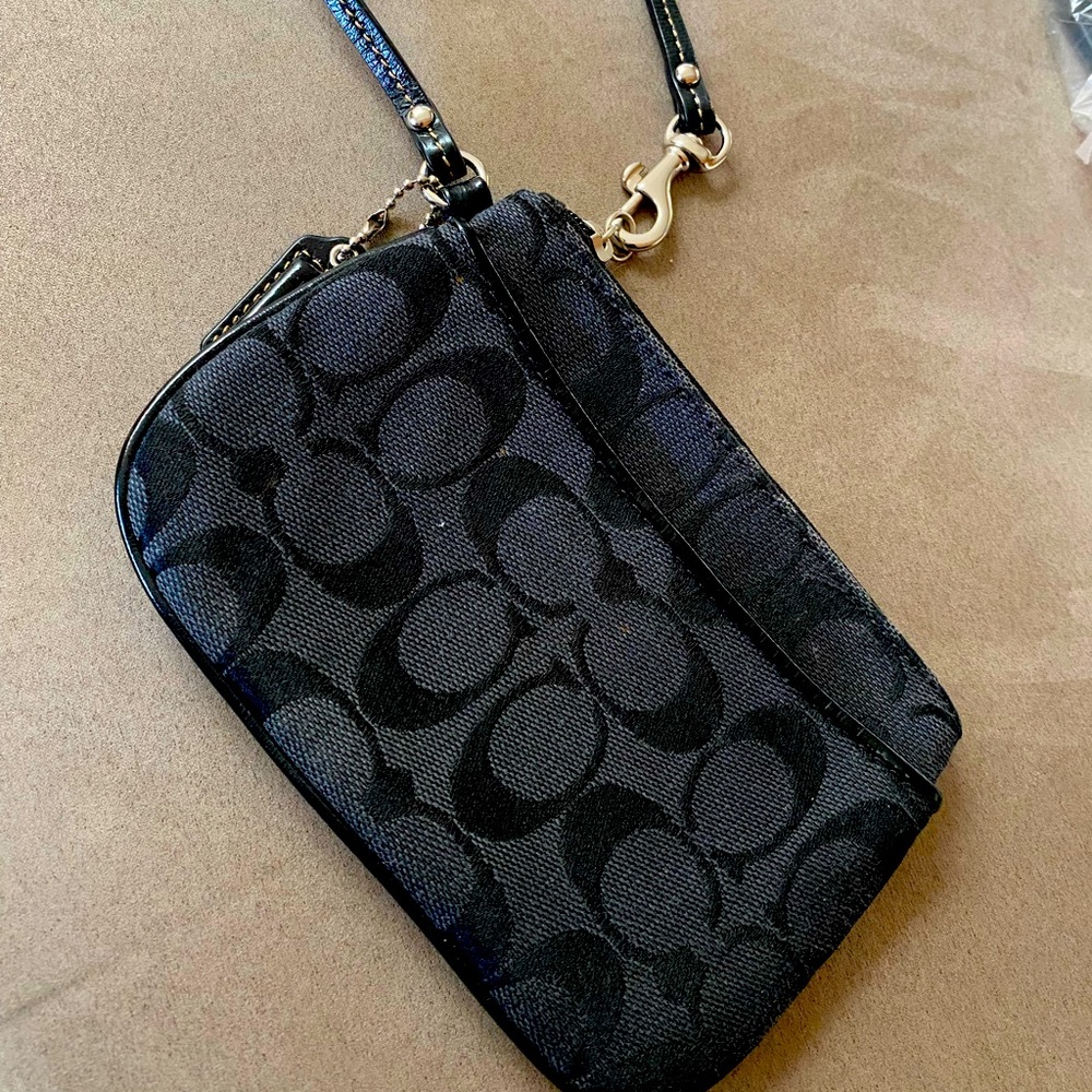 Coach wristlet black